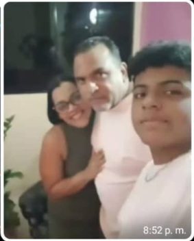 Foto de Nelson Perozo Sr, Carolina Figueroa y Nelson Ernesto Perozo (Junior)